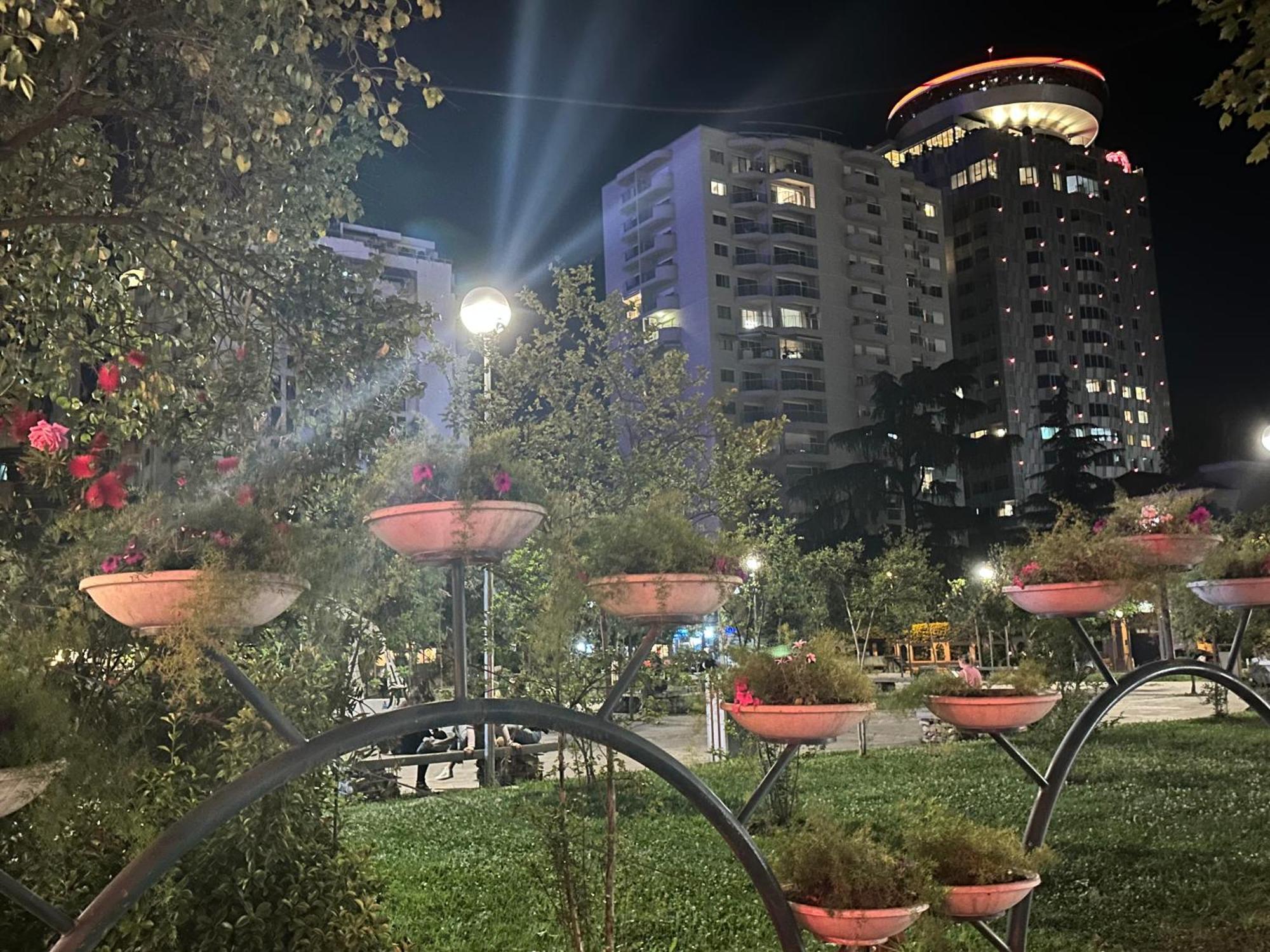 Appartamento Amo Tower Tirana Center Esterno foto